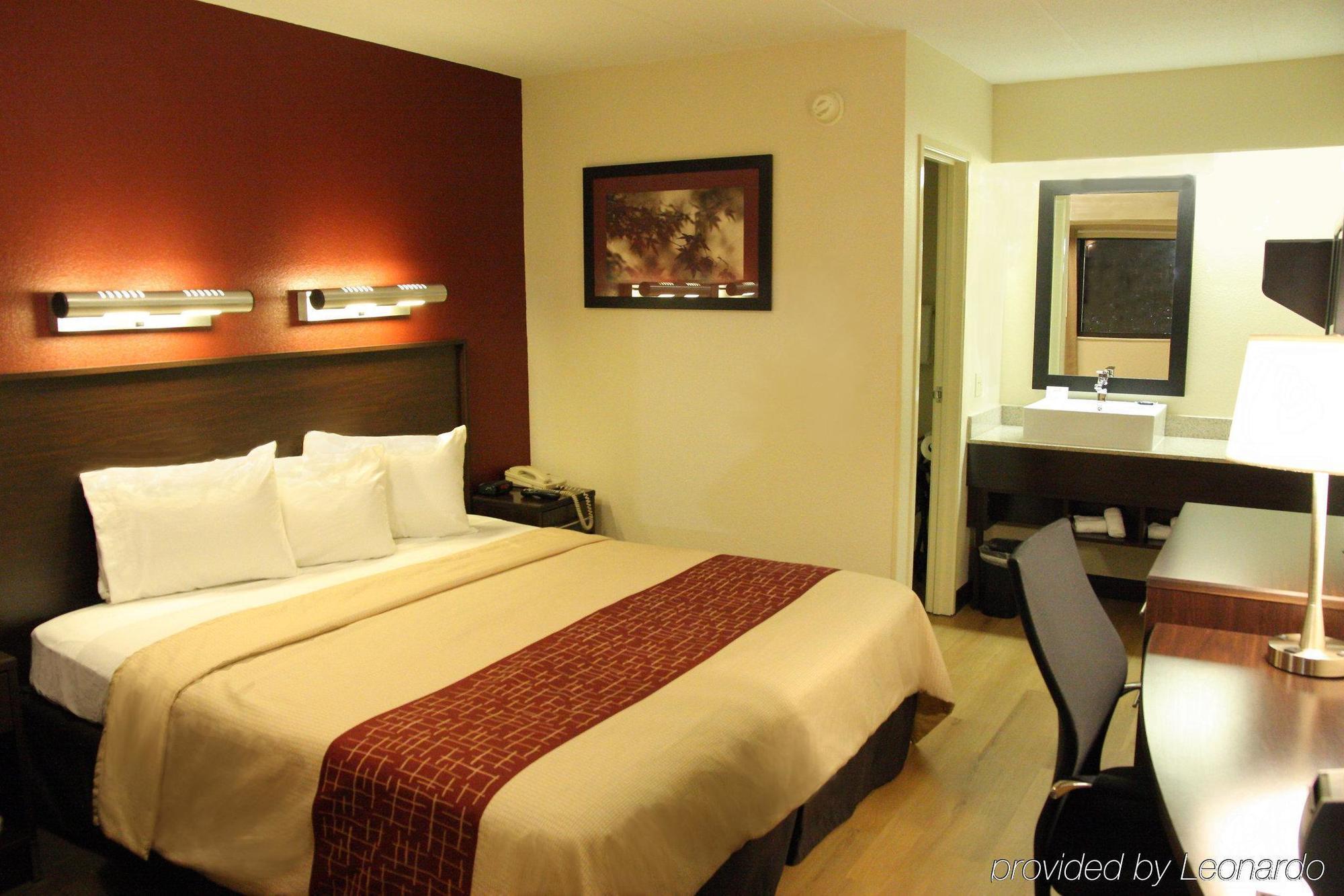 Red Roof Inn Plus+ Chicago - Naperville Room photo